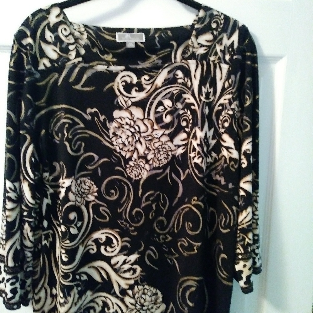 JM Collectiond Womens Top.  Size L